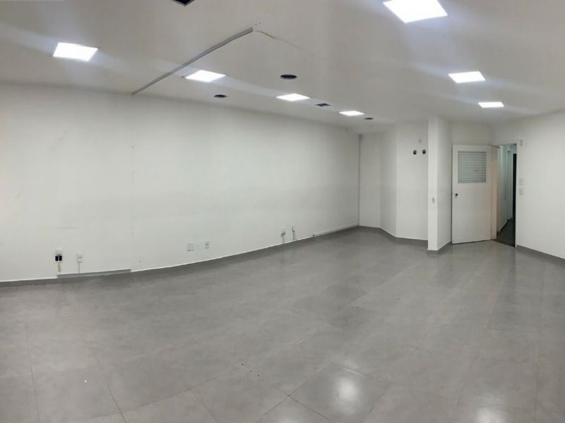 Prédio comercial com excelente localização, próximo a rua Verbo Divino.