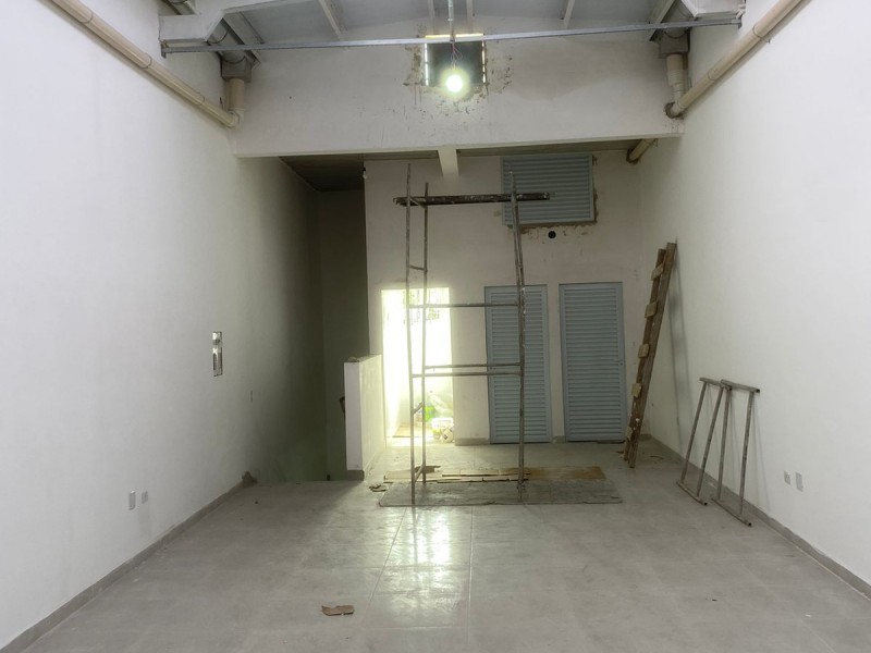 Salão comercial na Avenida Dona  Belmira Marim,  perto do Terminal Grajaú e novo.