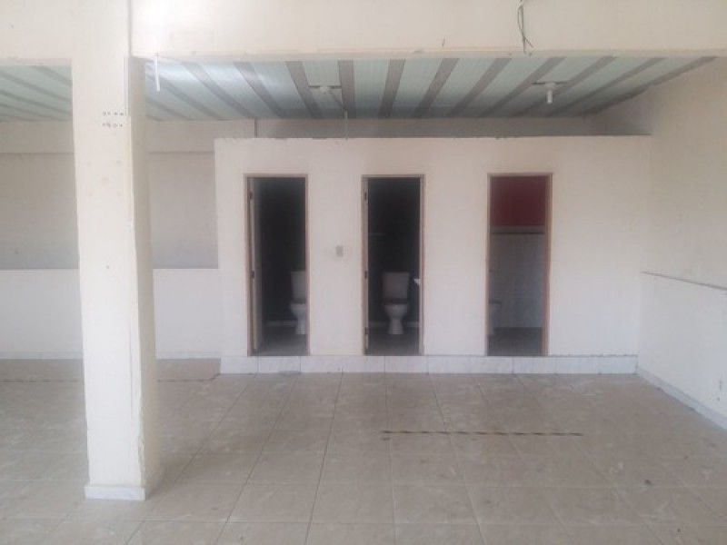 Venda de prédio comercial com 2 pavimentos, cozinha, 6 banheiros, 6 vagas para carro, localizado perto da Avenida Nações Unidas (marginal Pinheiros)  