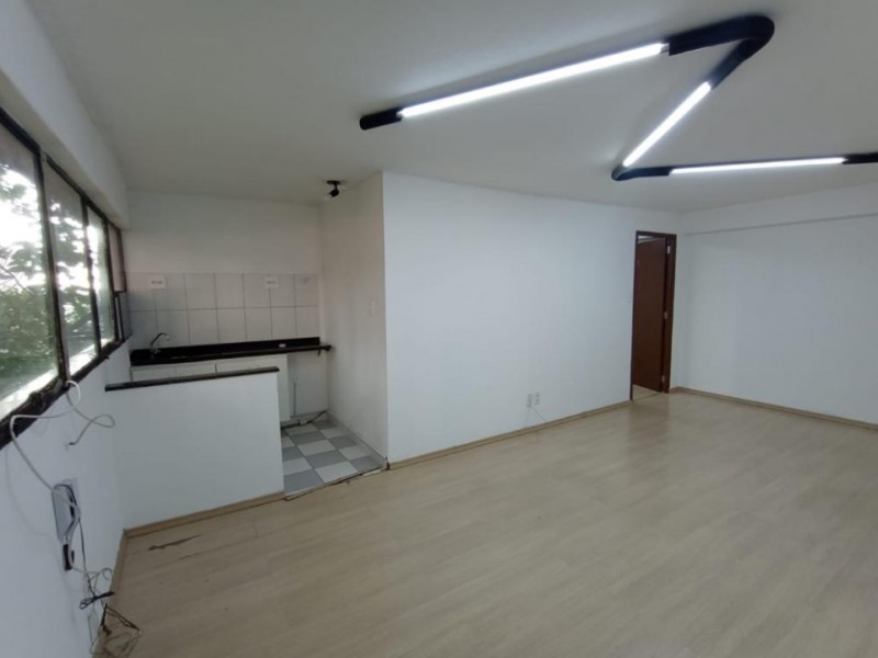 CONJUNTO COMERCIAL EM CIDADE ADEMAR